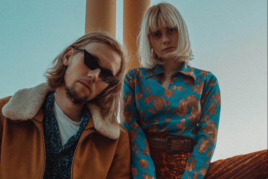 Pale Moon - Stranger